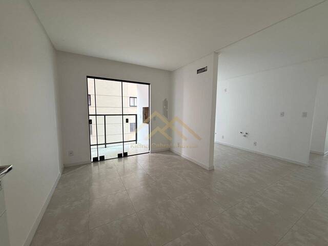 Apartamento para Venda em Itapema - 2